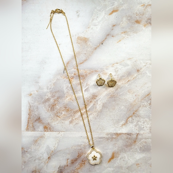 18k Gold Floral Jewelry Set White Enamel Flower Necklace & Earrings - Picture 6 of 7